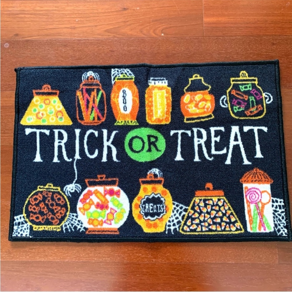 New Halloween Trick or Treat Candy Accent Doormat Rug 20" x 30"